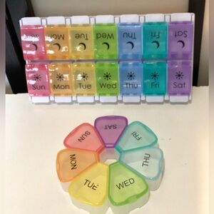 Set 2 pill medicine organizers. 1 detachable week for travel